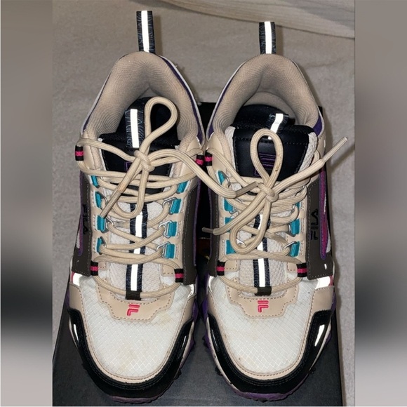 Preloved Women's Fila size 8 sneakers - Picture 1 of 5